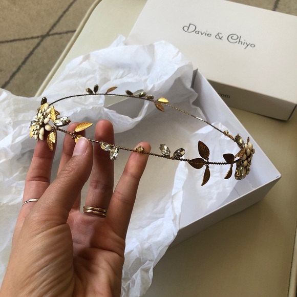 Davie & Chiyo Handmade Bridal Head Piece - Picture 8 of 14